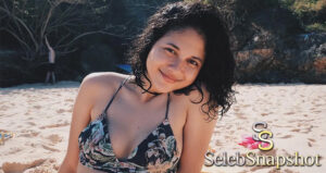 Sitha Marino, Bersinar Pesona Kecantikan dalam Bikini Two-Piece
